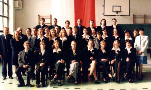 Absolwenci LO roku 2000.