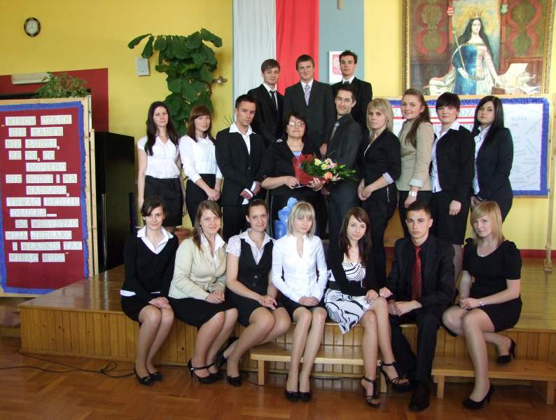 Klasa III A LO - absolwenci 2011.